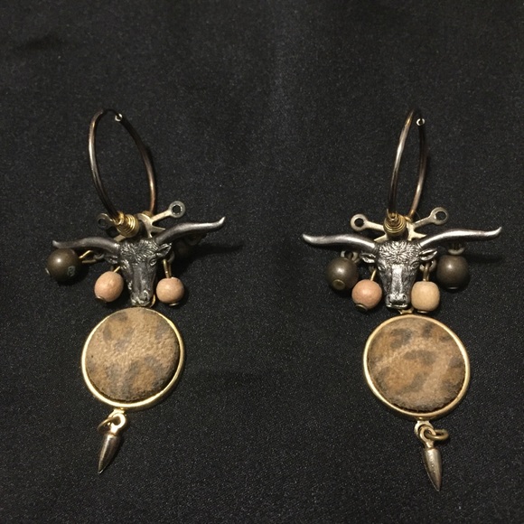Jewelry - Unique Western-style dangle hoop earrings